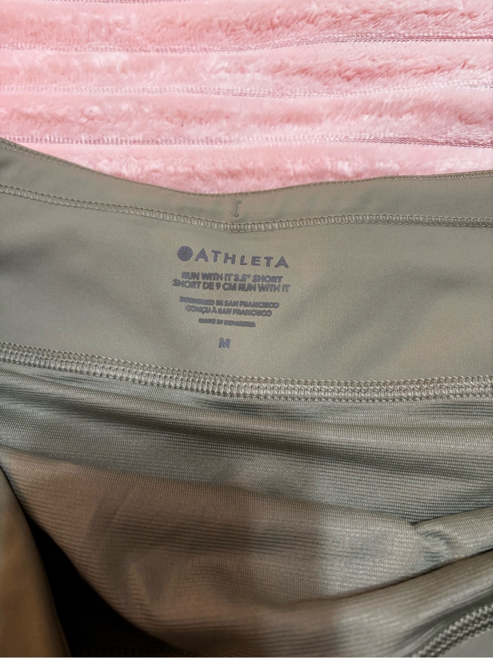NWT Athleta Women’s Olive Green Performance Shorts - Picture 4 of 4